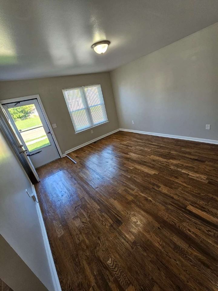 23084 Lambrecht Ave - Photo 3 of 15