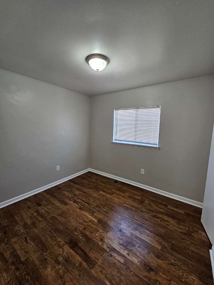 23084 Lambrecht Ave - Photo 6 of 15