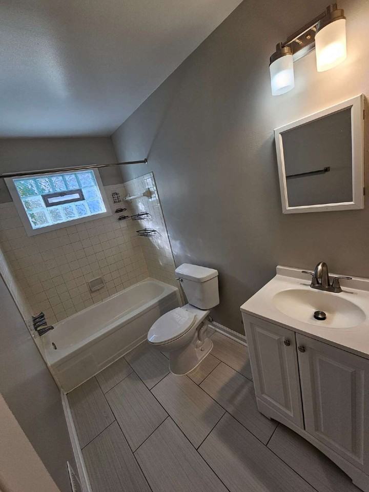 23084 Lambrecht Ave - Photo 7 of 15