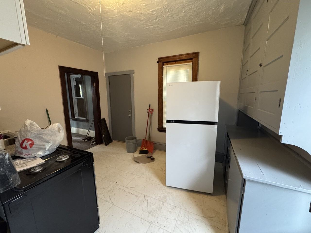 2938 Dupont Ave N - Photo 4 of 10