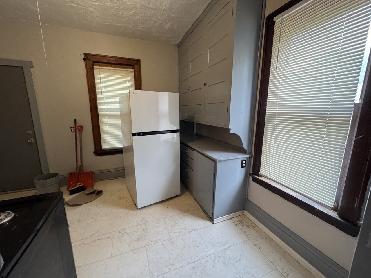 2938 Dupont Ave N - Photo 7 of 10