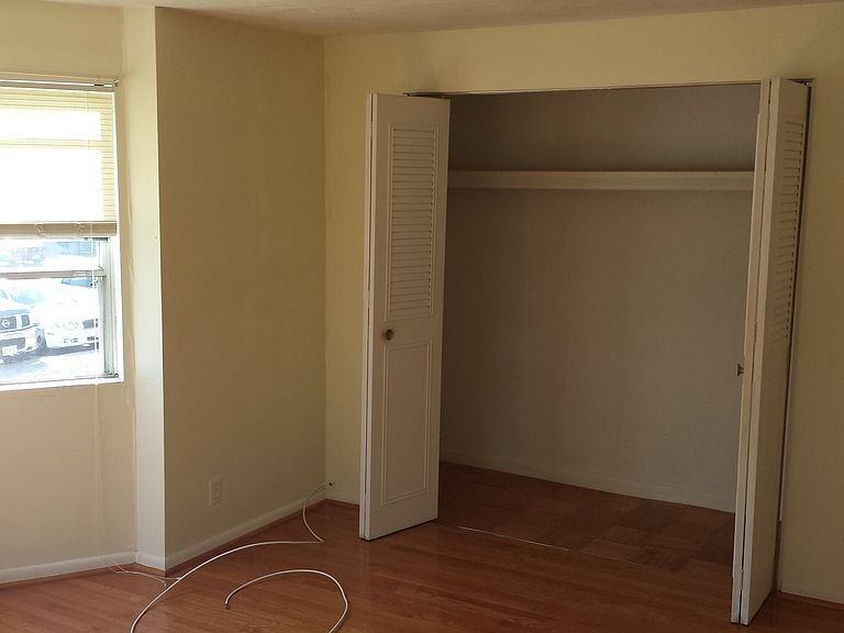 101 Oak Ln - Photo 3 of 17