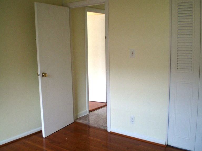 101 Oak Ln - Photo 4 of 17