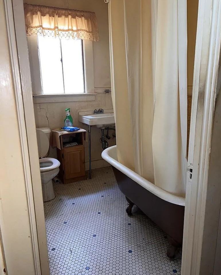 32 Laura St - Photo 5 of 6