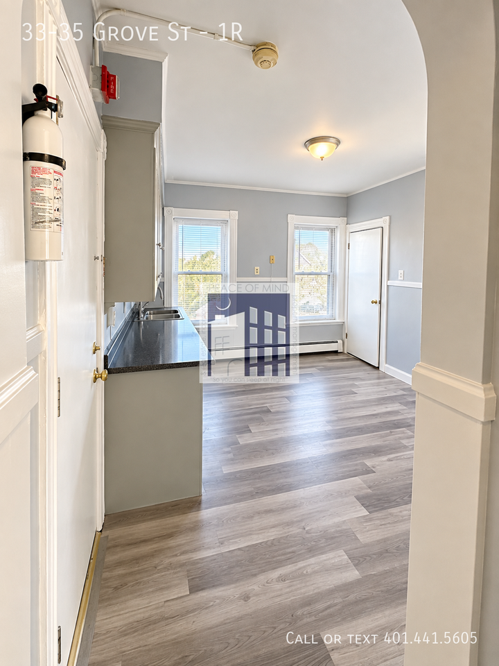 33 Grove St #1R - Photo 3 of 7