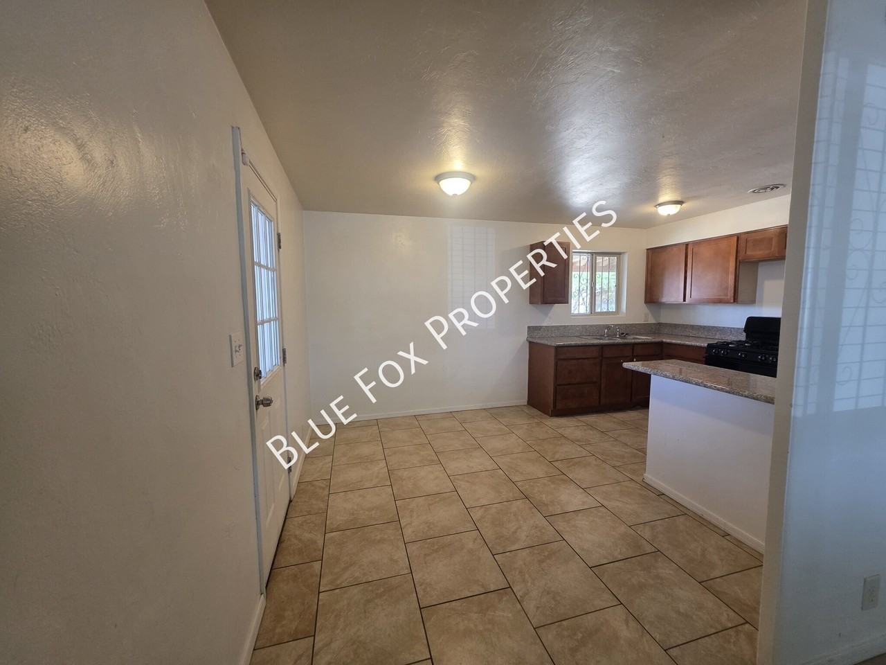 3807 E Dover Stra - Photo 5 of 22