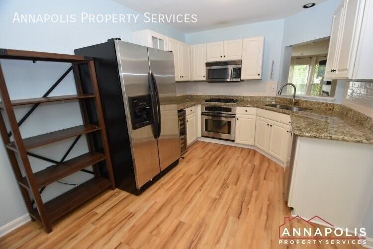 656 Howards Loop - Photo 4 of 27