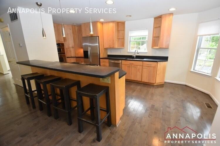 747 Trenton Ave - Photo 4 of 32