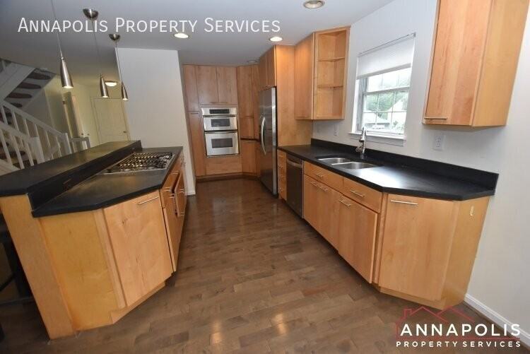 747 Trenton Ave - Photo 5 of 32