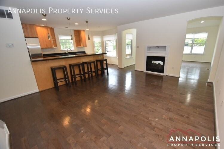 747 Trenton Ave - Photo 7 of 32