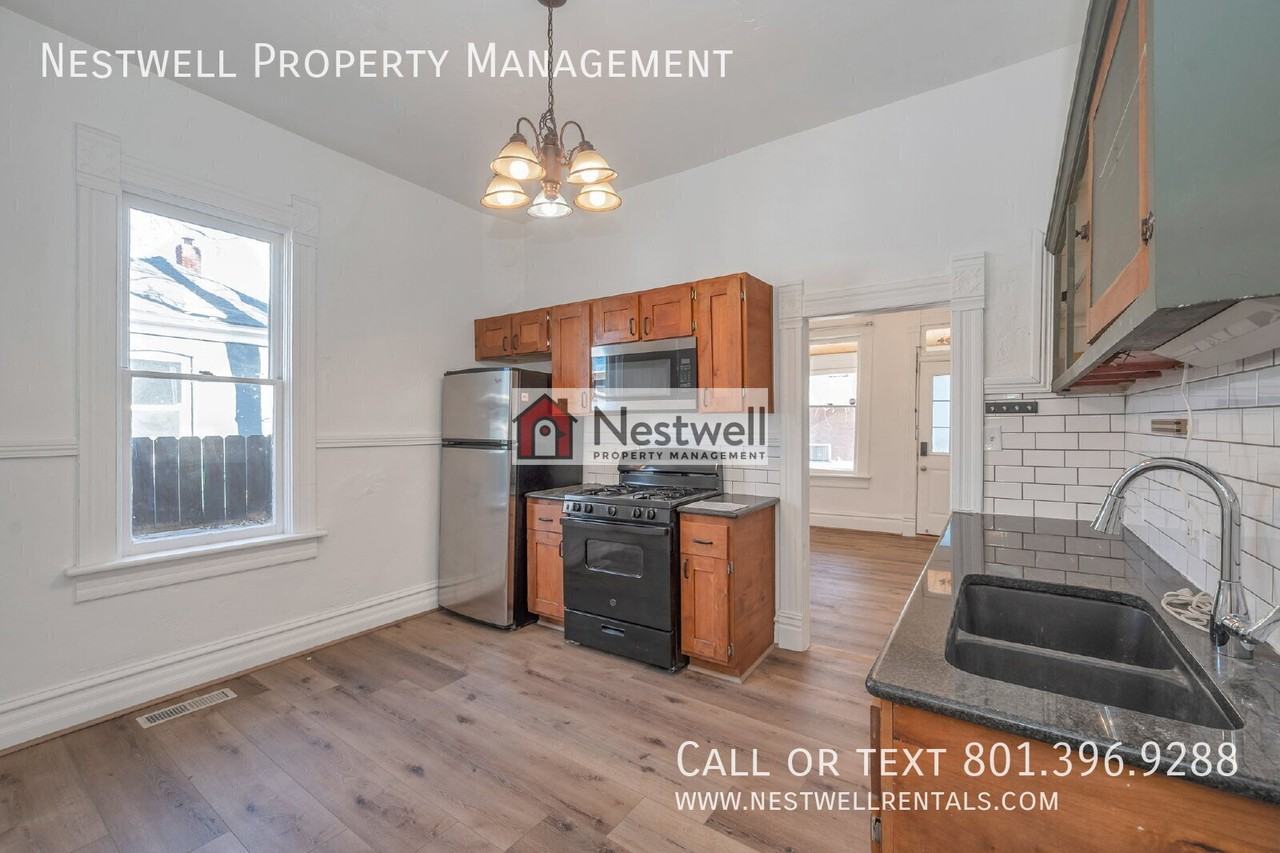 660 S Iverson St - Photo 3 of 19