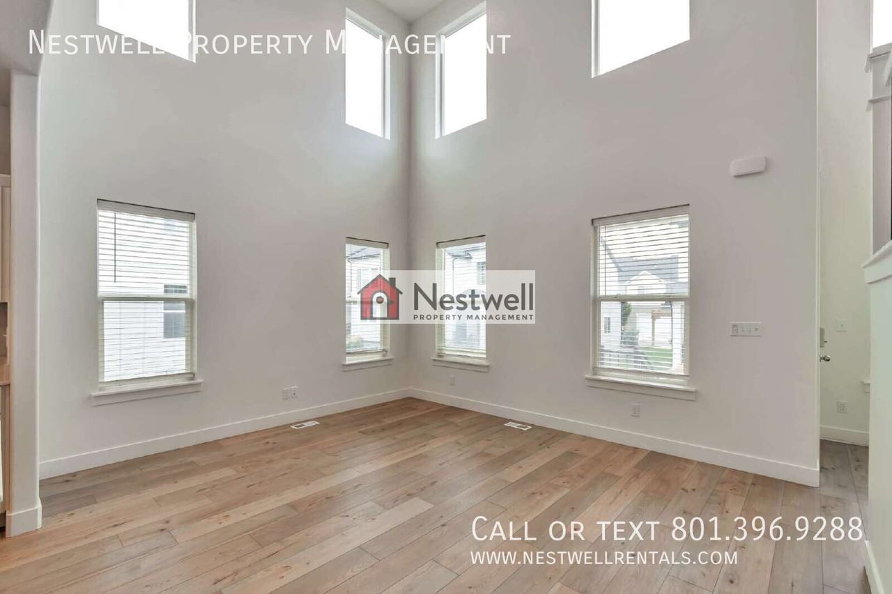 2038 N 4010 W - Photo 4 of 31