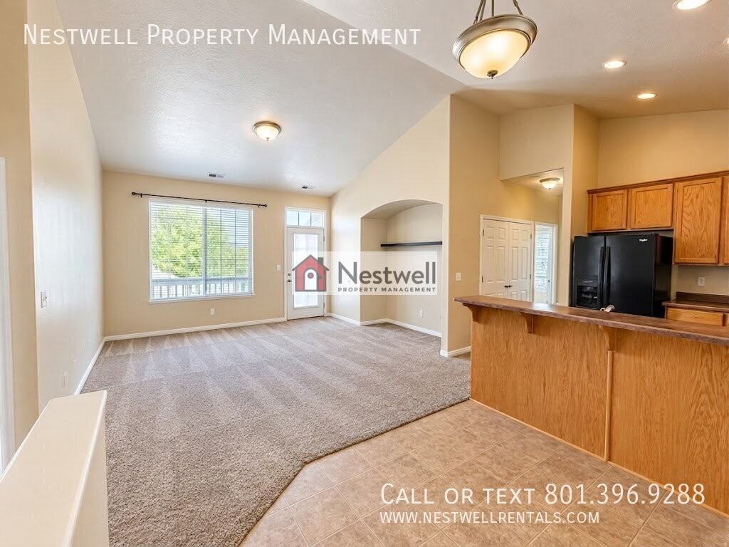 482 Walton Dr - Photo 2 of 11