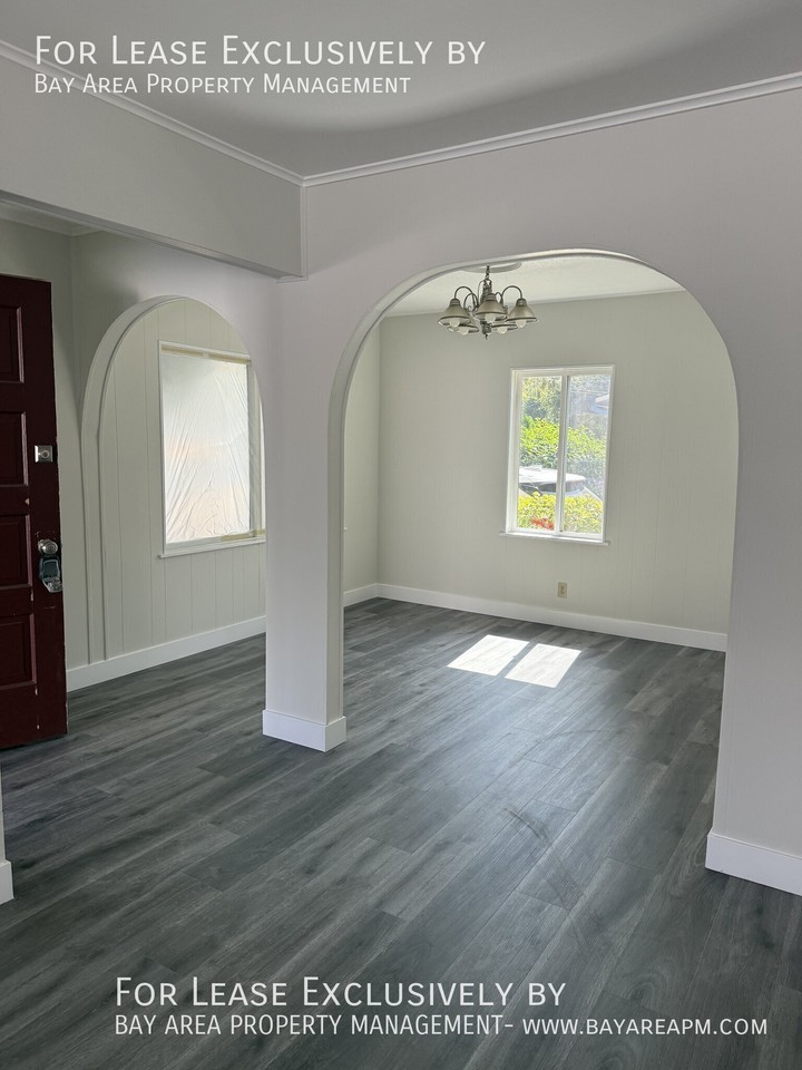 1686 Hampton Ave - Photo 3 of 9