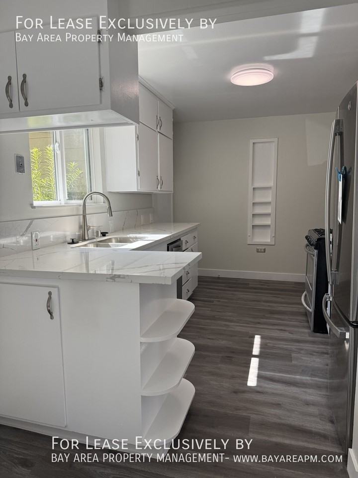 1686 Hampton Ave - Photo 4 of 9