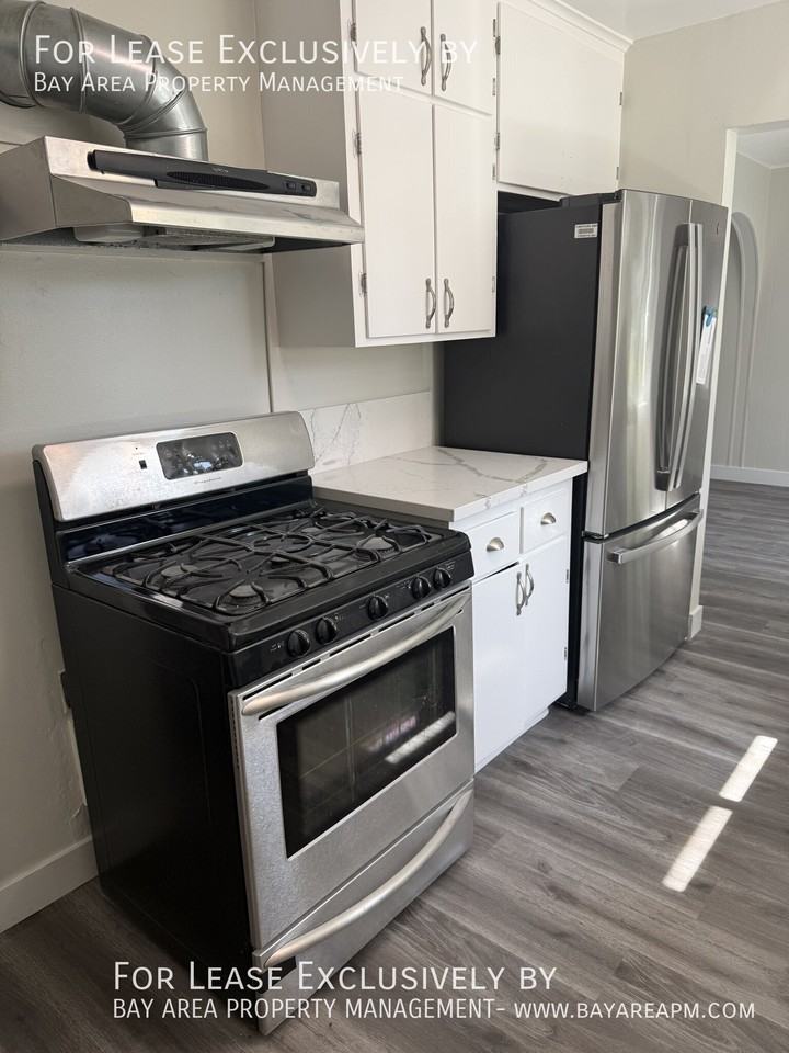 1686 Hampton Ave - Photo 6 of 9