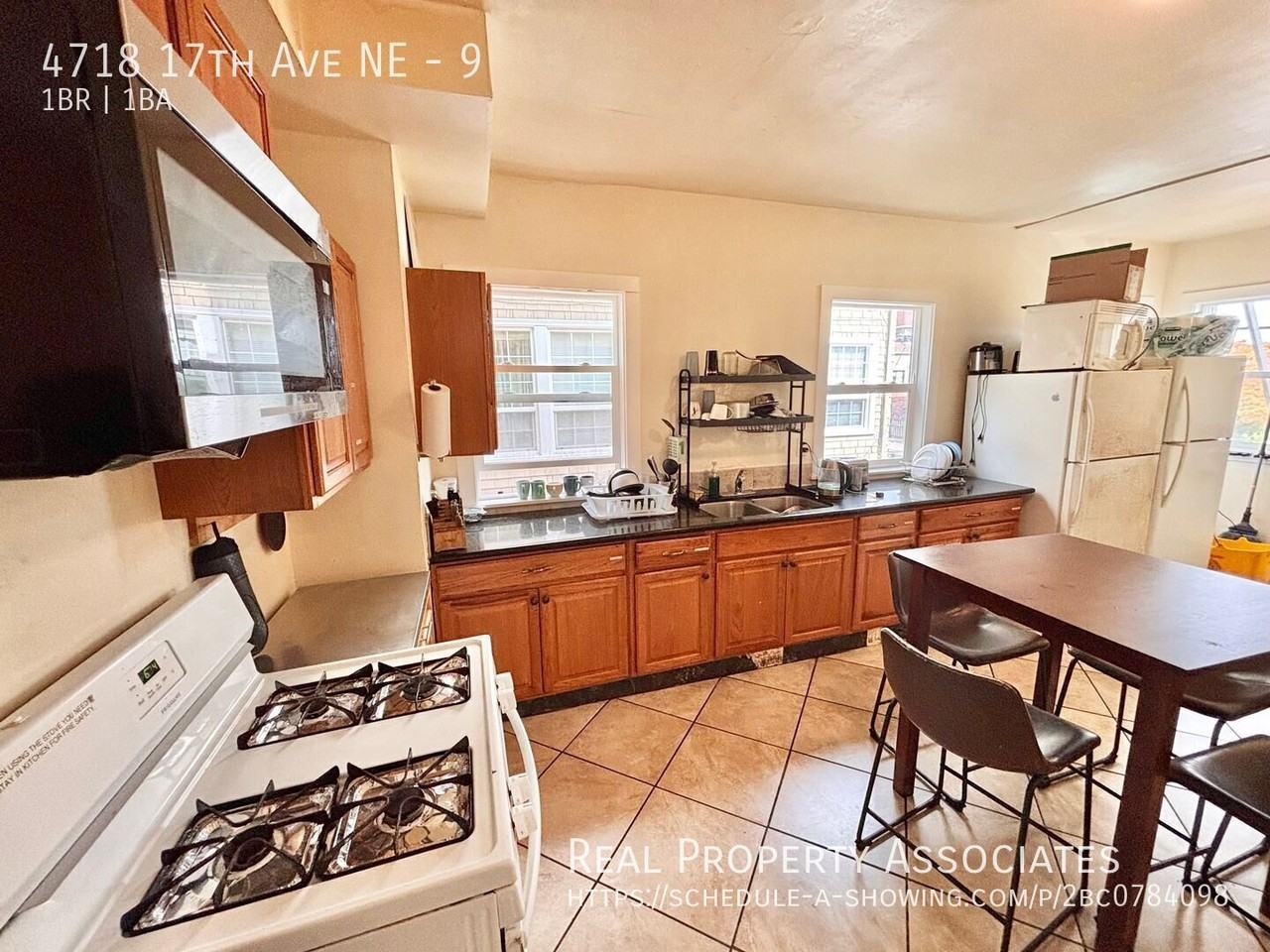 4718 17th Ave Ne #9 - Photo 4 of 10