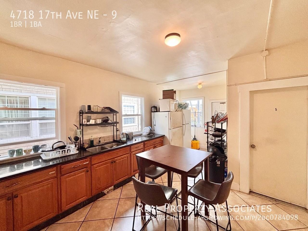 4718 17th Ave Ne #9 - Photo 5 of 10