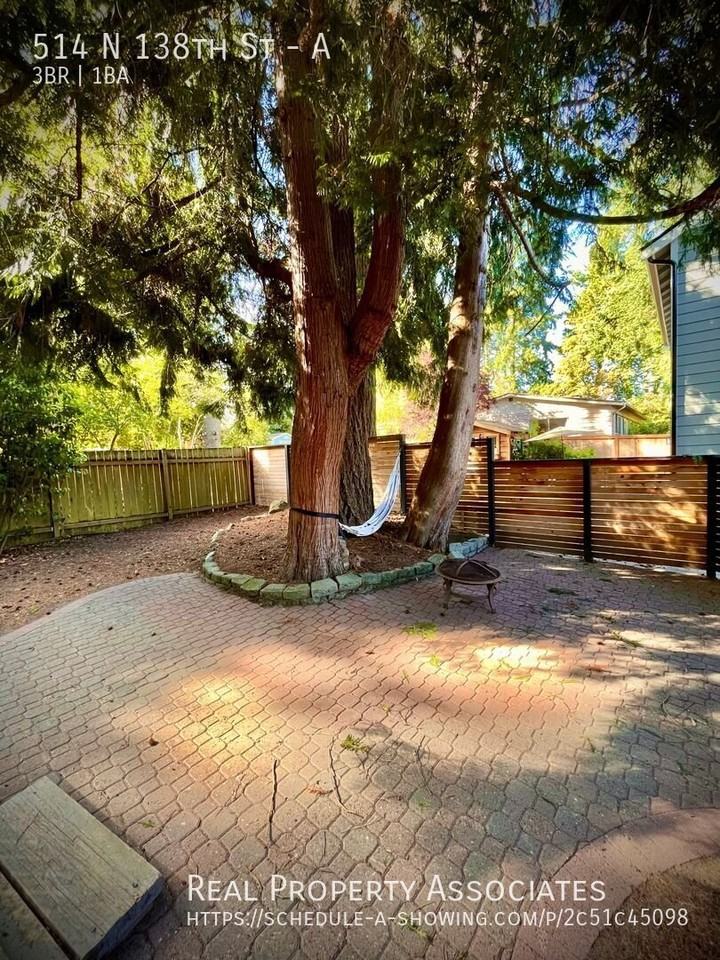 514 N 138th St #A - Photo 3 of 31