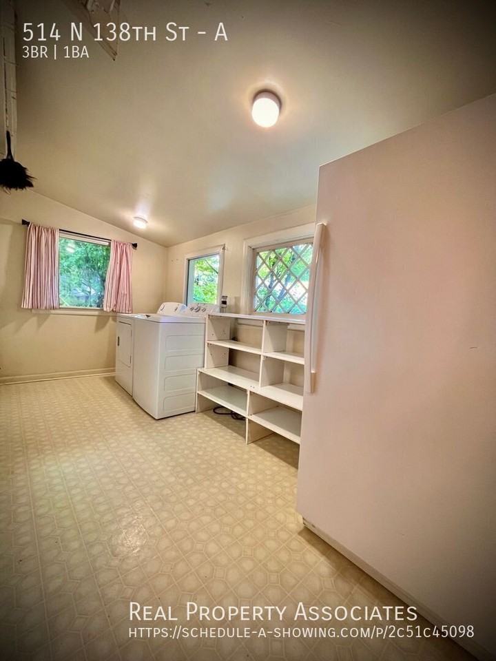 514 N 138th St #A - Photo 4 of 31