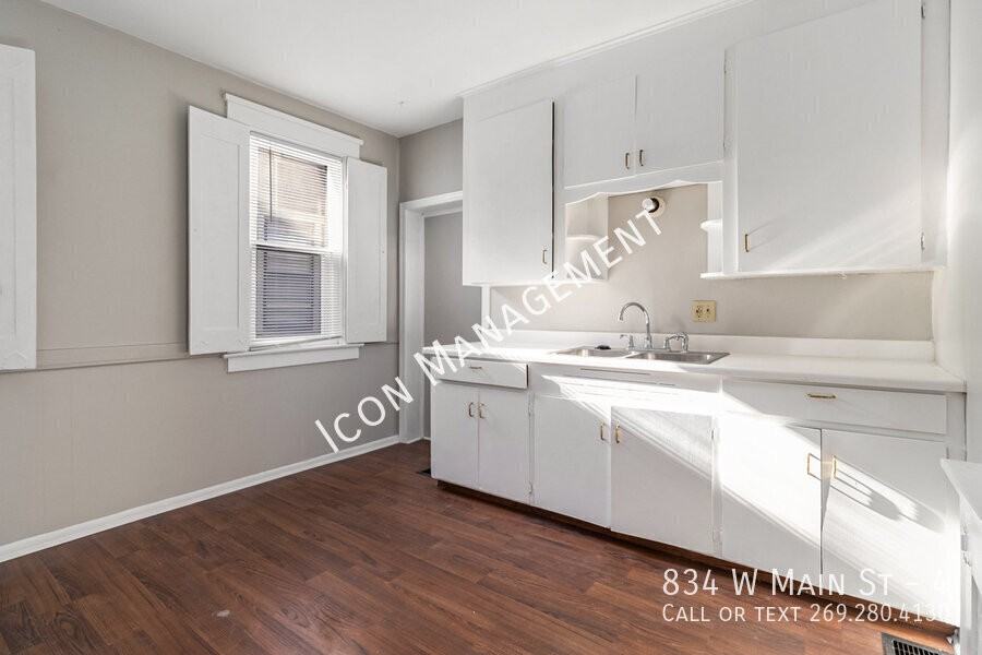 834 W Main St #4 - Photo 5 of 16