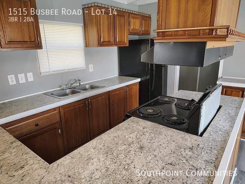 1515 Busbee Rd - Photo 4 of 13