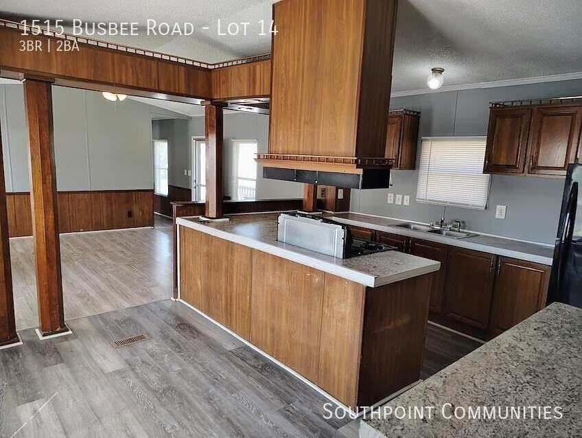 1515 Busbee Rd - Photo 7 of 13