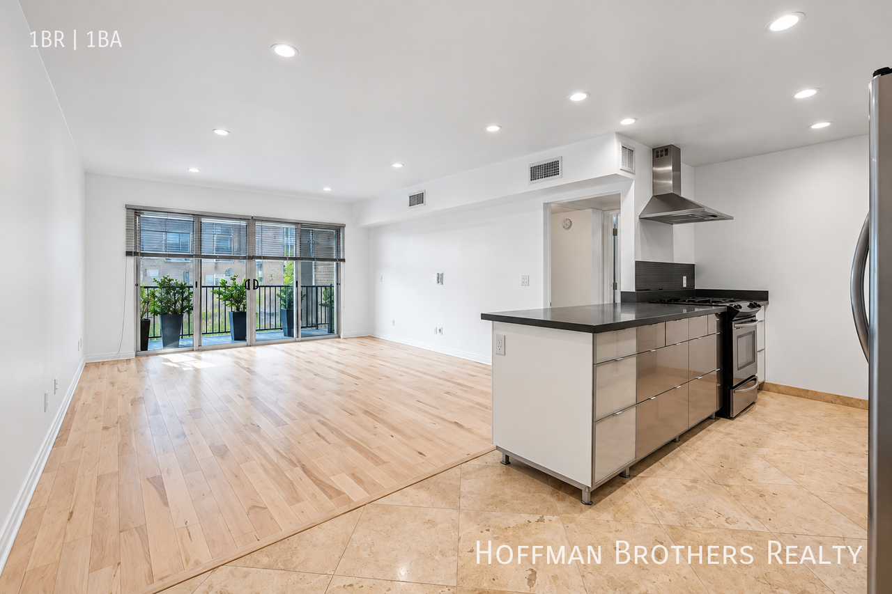 1146 N Clark St #5