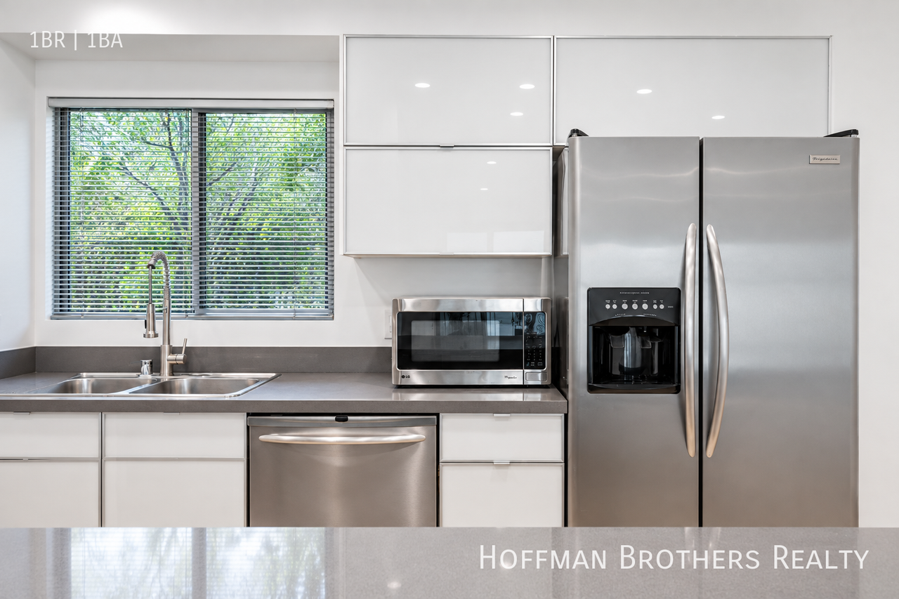 1146 N Clark St #5 - Photo 2 of 15