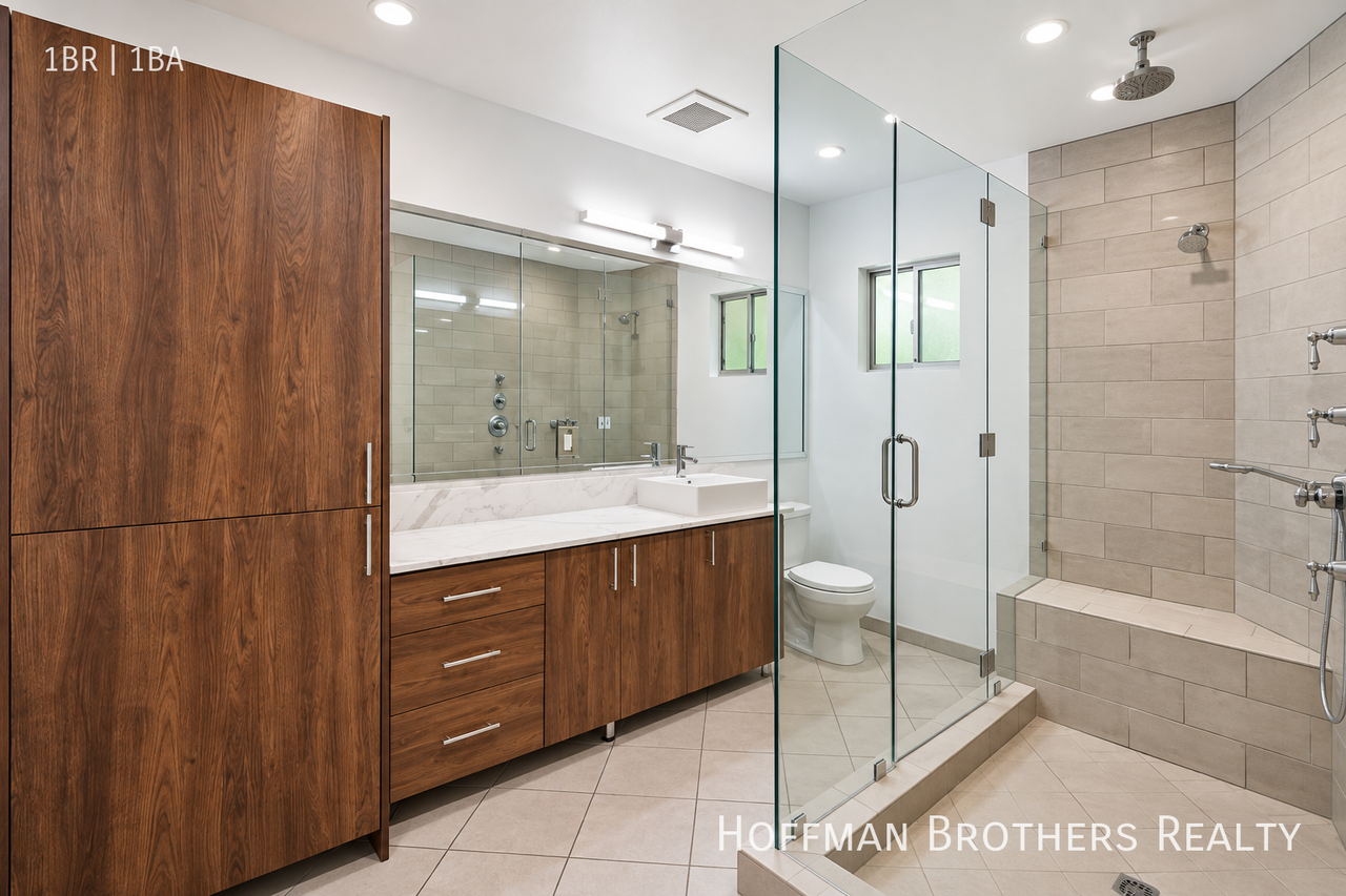 1146 N Clark St #5 - Photo 6 of 15