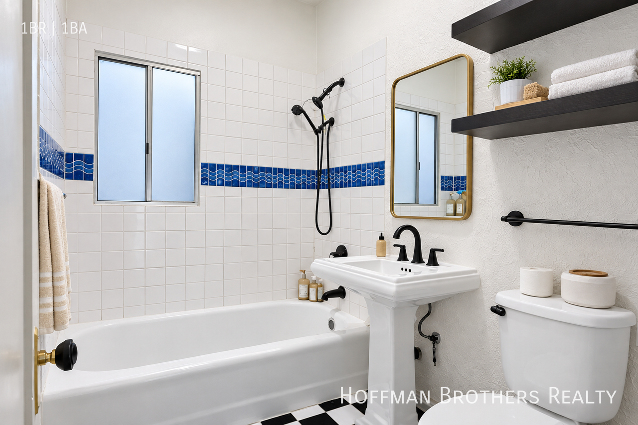 1173 N Ardmore Ave #4 - Photo 4 of 5
