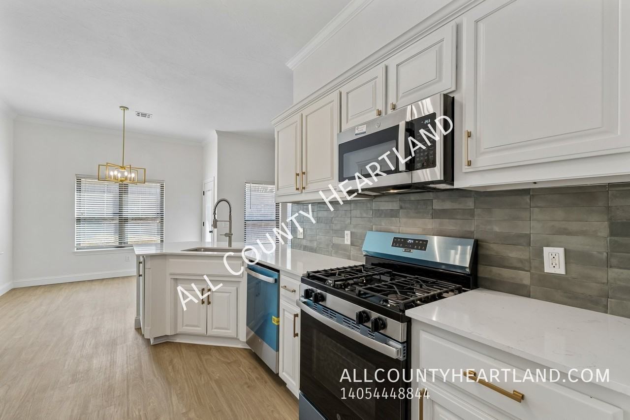 2708 Nw 168th St - Photo 4 of 13