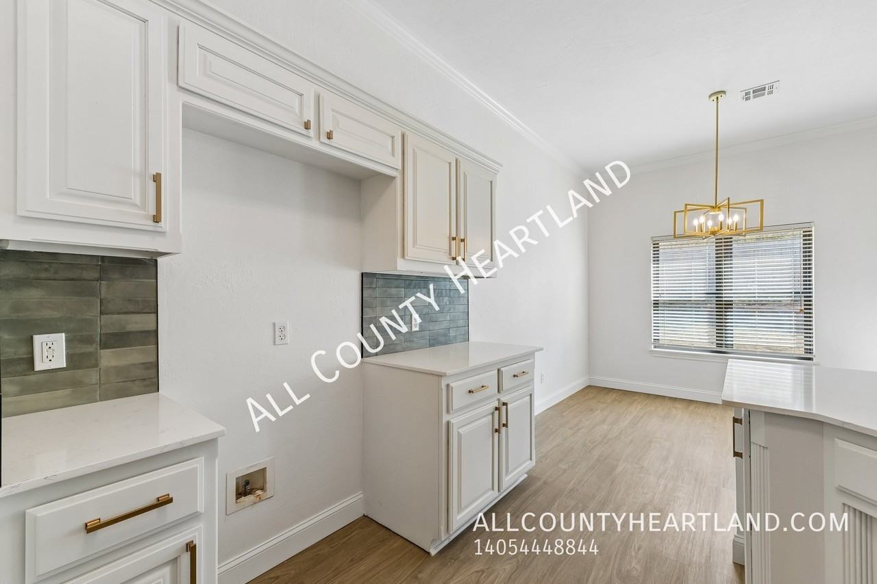 2708 Nw 168th St - Photo 5 of 13