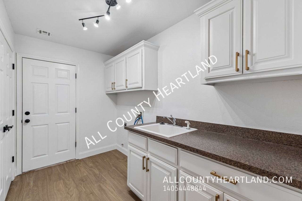 2708 Nw 168th St - Photo 6 of 13