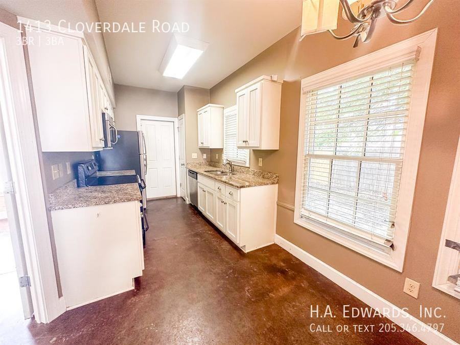 1413 Cloverdale Rd - Photo 4 of 13
