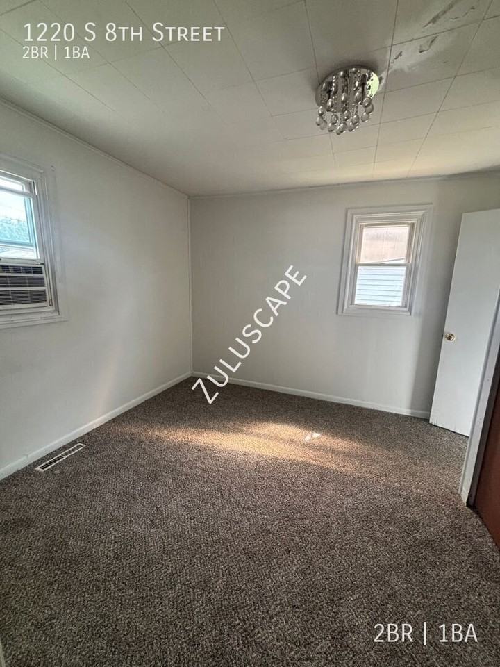 1220 S 8th St - Photo 5 of 10