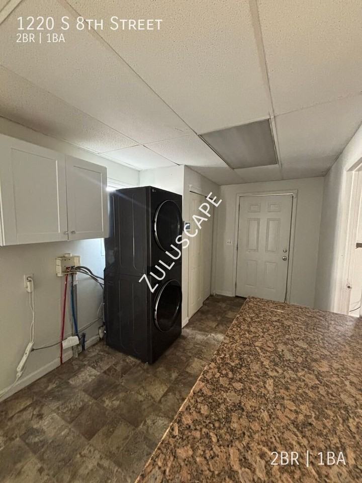 1220 S 8th St - Photo 6 of 10