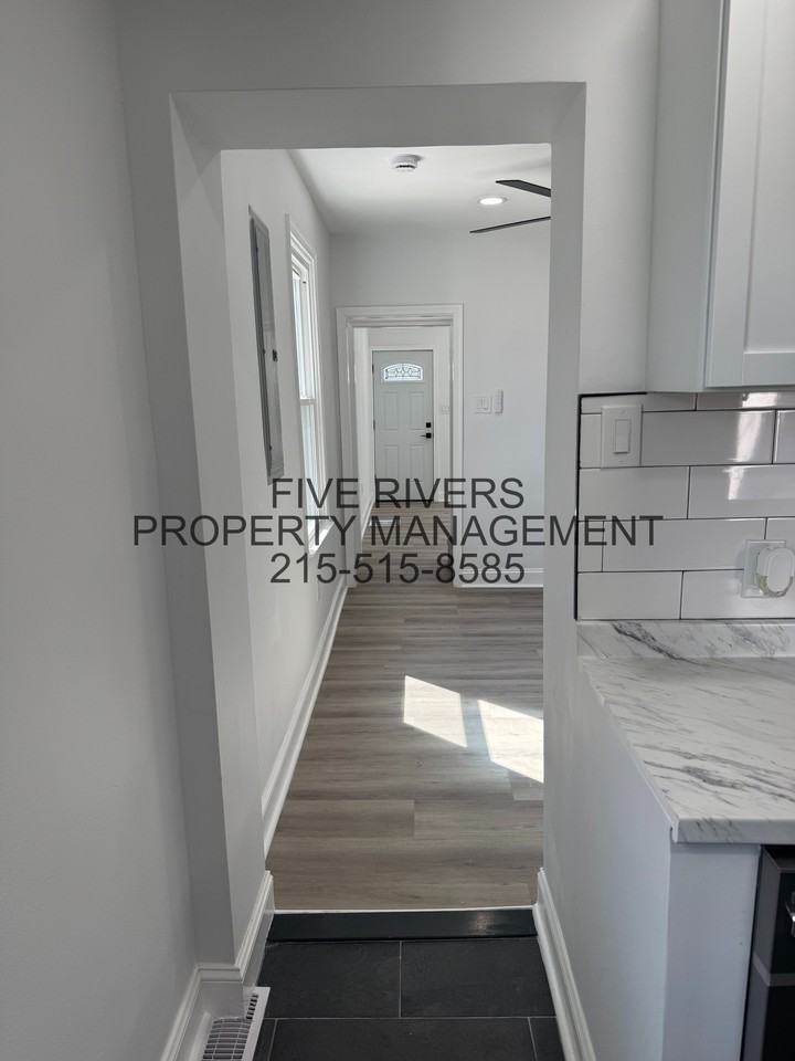 219 E Basin St #NA - Photo 4 of 23
