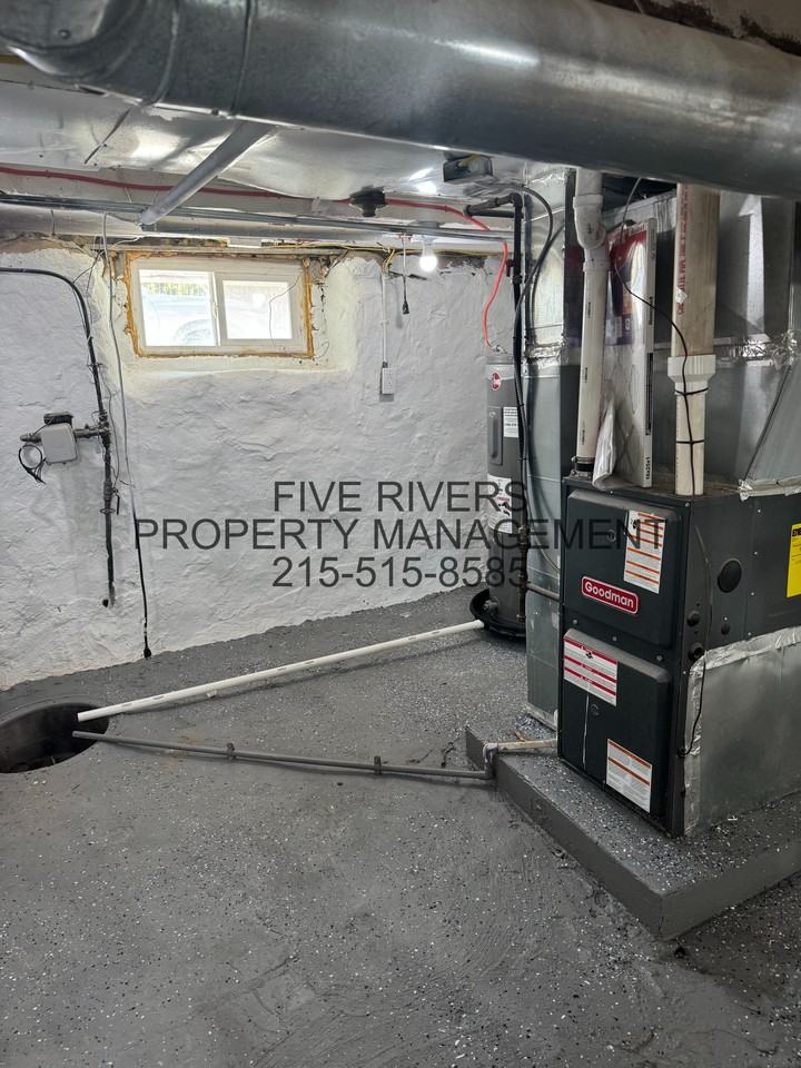 219 E Basin St #NA - Photo 7 of 23
