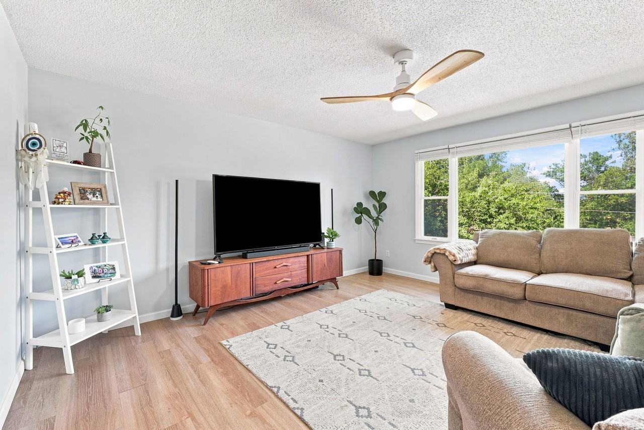 6 Fieldcrest Cir #NA - Photo 4 of 39