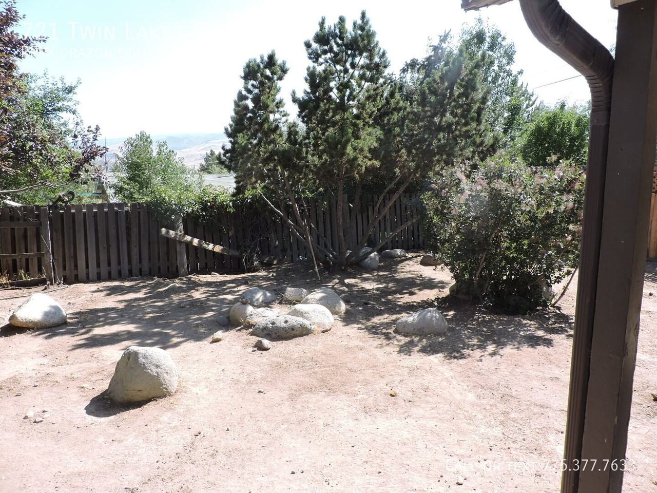 721 Twin Lakes Dr - Photo 4 of 15