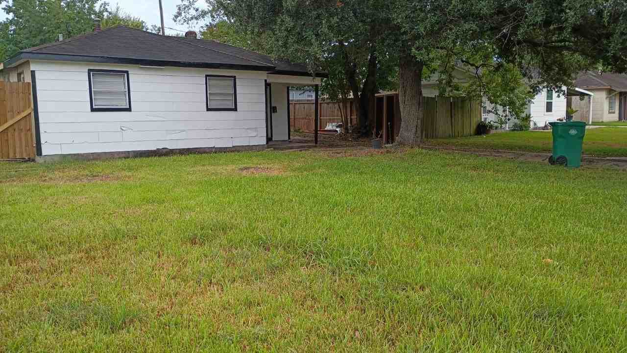 1302 Thomas Ave #NA - Photo 2 of 26