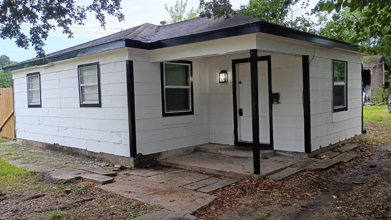1302 Thomas Ave #NA - Photo 3 of 26