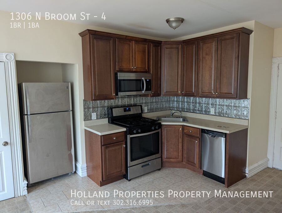1306 N Broom St #4 - Photo 3 of 12