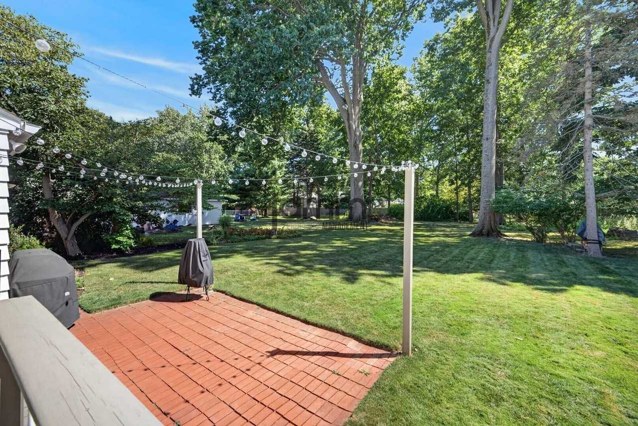 24299 Beech Ln - Photo 2 of 32
