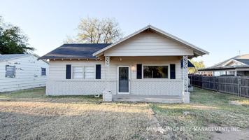 featured image of 214 E 6th St #1