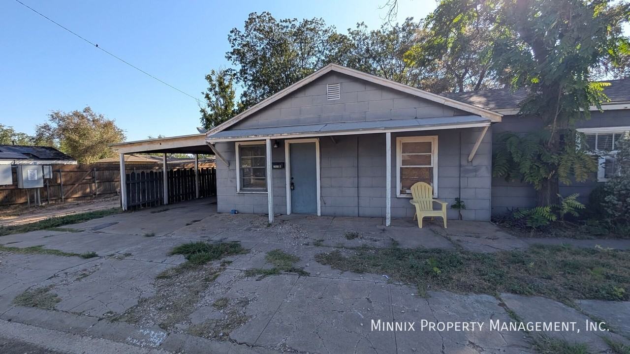 3520 26th St #B - Photo 2 of 11