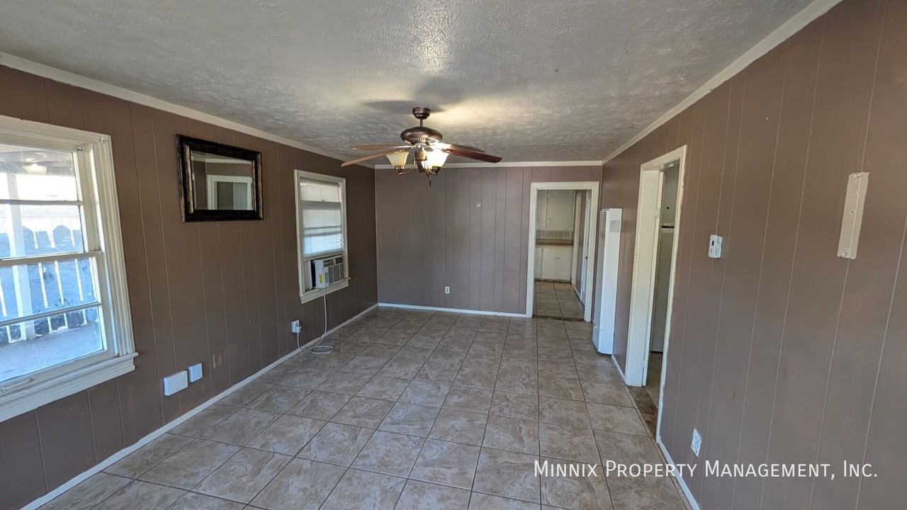 3520 26th St #B - Photo 3 of 11