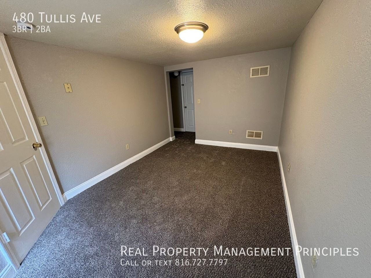 480 Tullis Ave - Photo 2 of 35