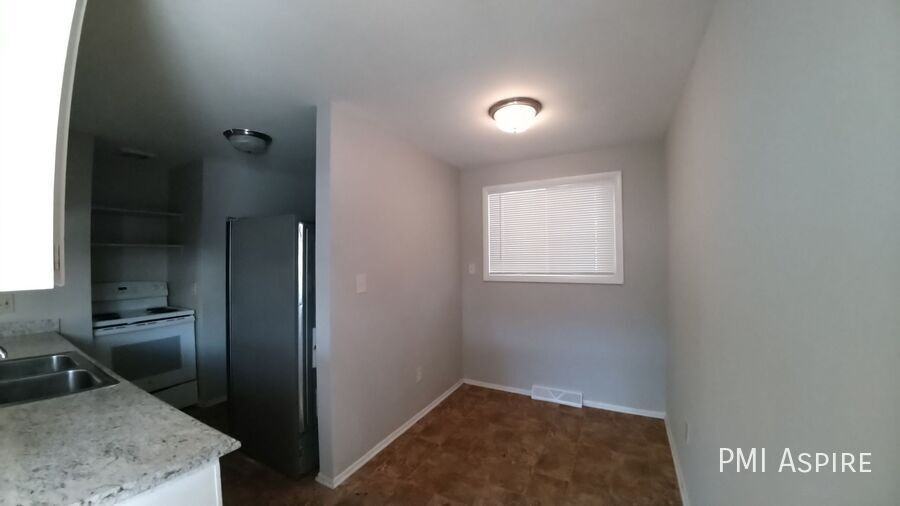 902 Tulip St - Photo 6 of 13